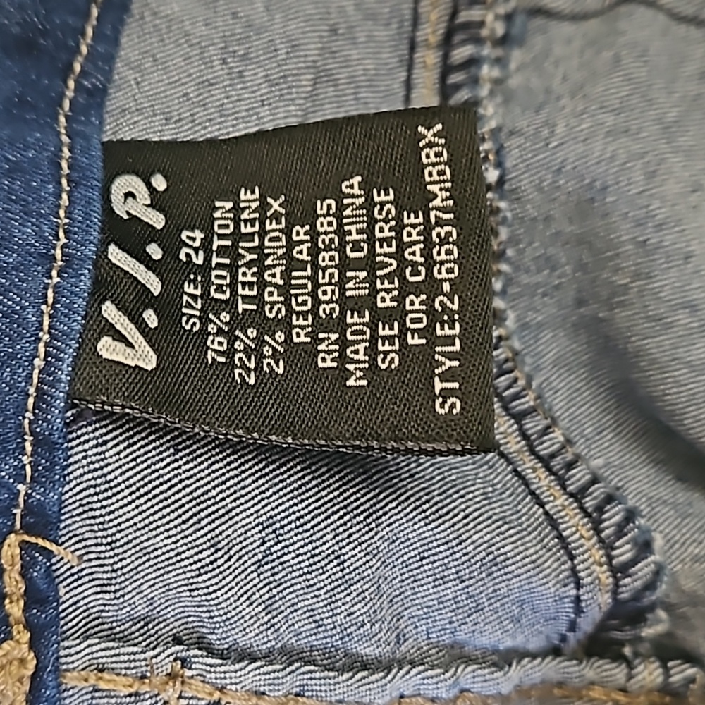 NWT Plus size VIP Buttlifter, skinny distressed JEANS. - Picture 3 of 4